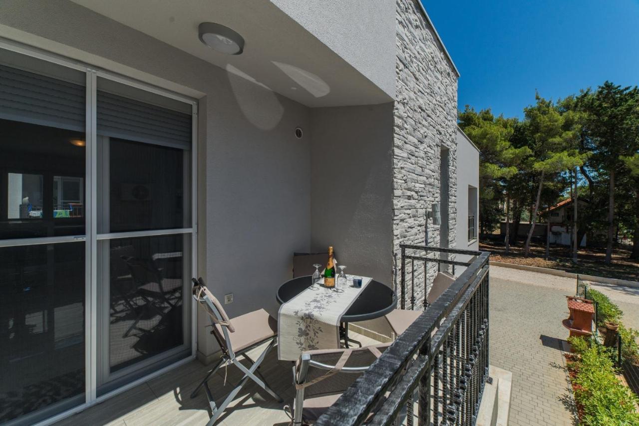 Apartments Djian Vir Exterior foto